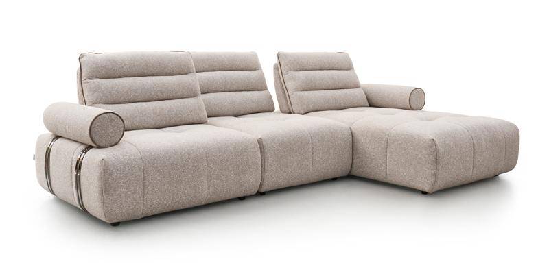 Divano 3 posti con schienali basculanti e chaise longue, in microfibra antimacchia.