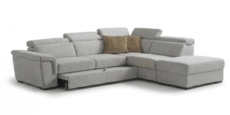 Angolare 3 posti con carrello estraibile e penisola pouf con contenitore, in microfibra antimacchia.